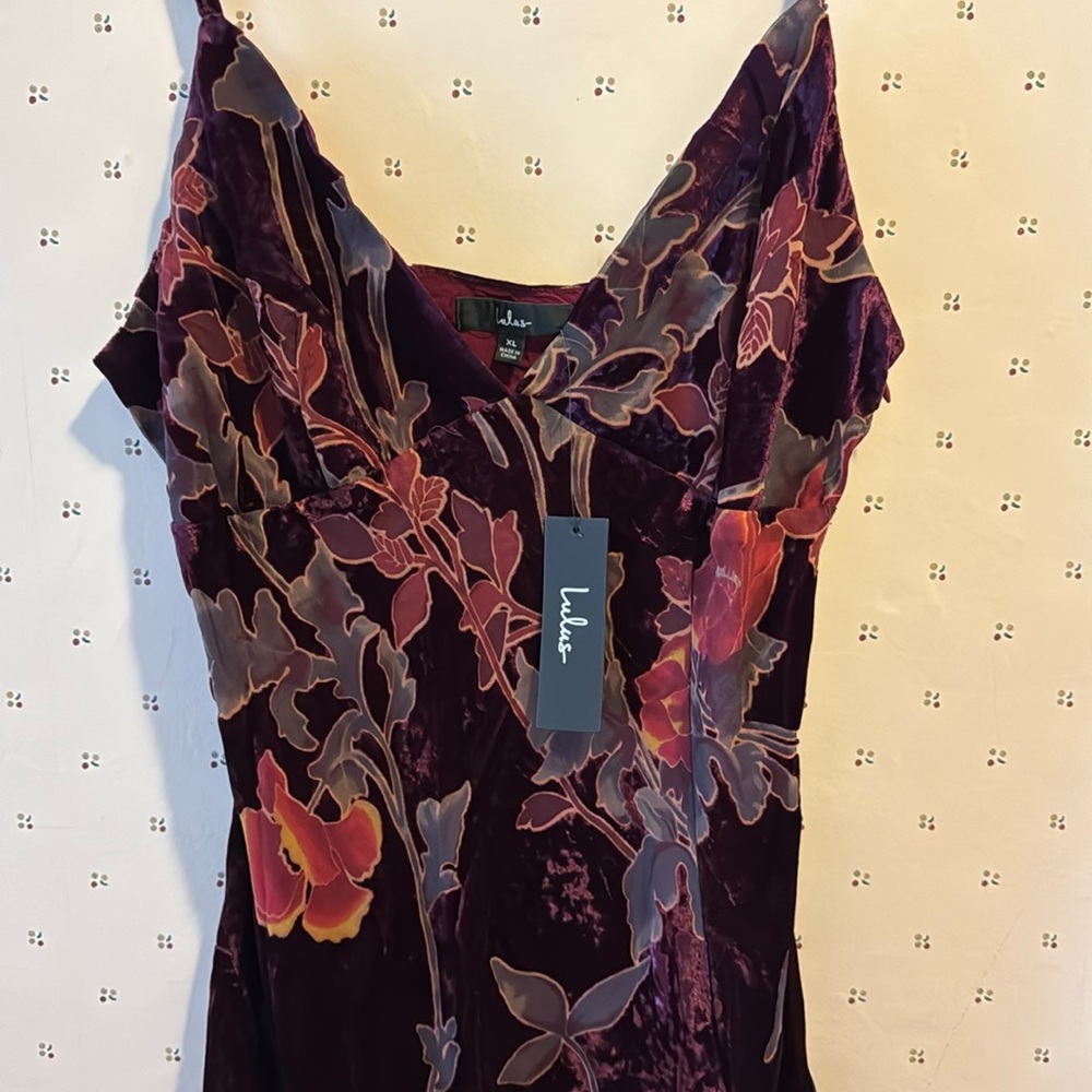 Lulu’s maroon velvet floral midi dress nwt